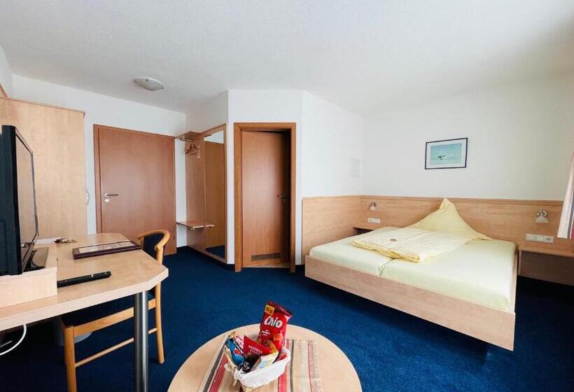 בית מלון כפרי Zum Fliegerwirt