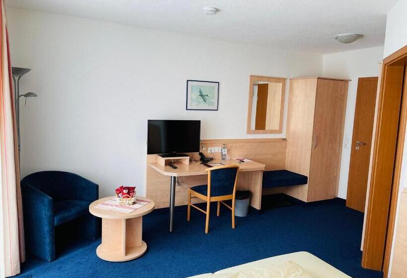 בית מלון כפרי Zum Fliegerwirt