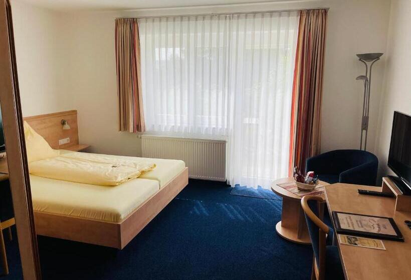 בית מלון כפרי Zum Fliegerwirt