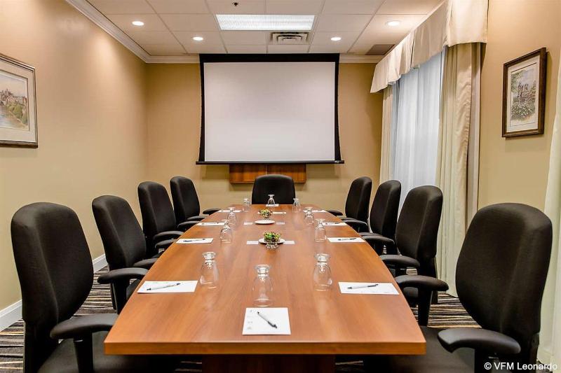 Cambridge Hotel And Conference Centre