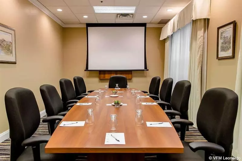 Cambridge Hotel And Conference Centre