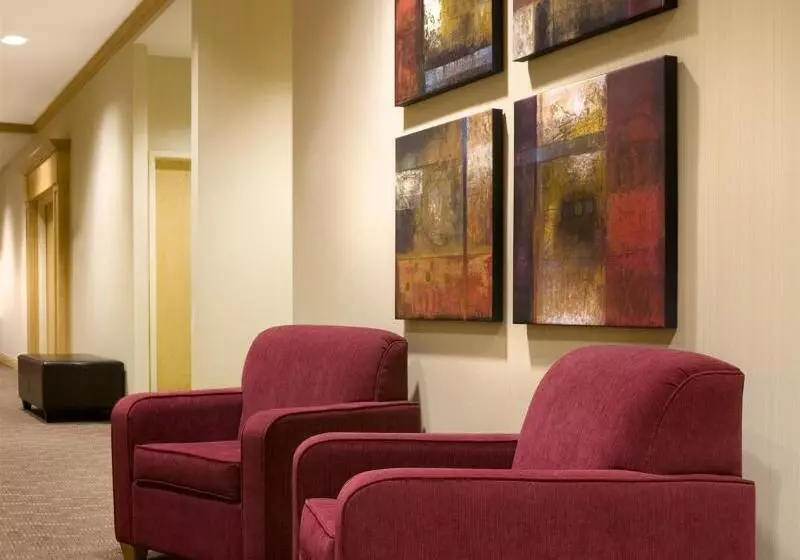 Cambridge Hotel And Conference Centre