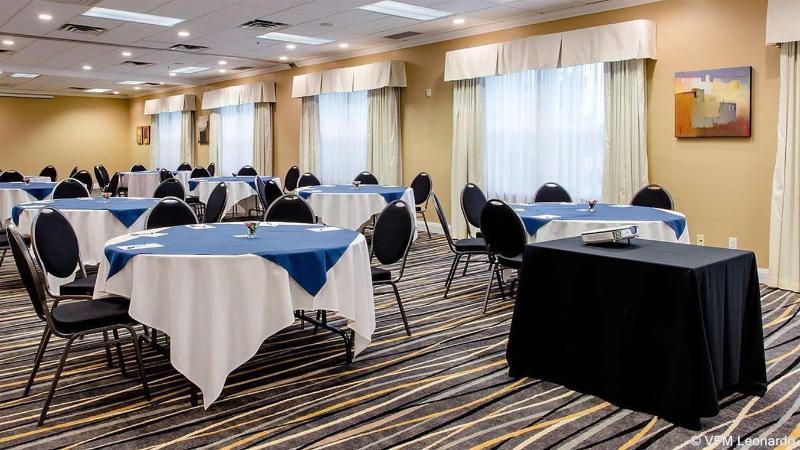 Cambridge Hotel And Conference Centre