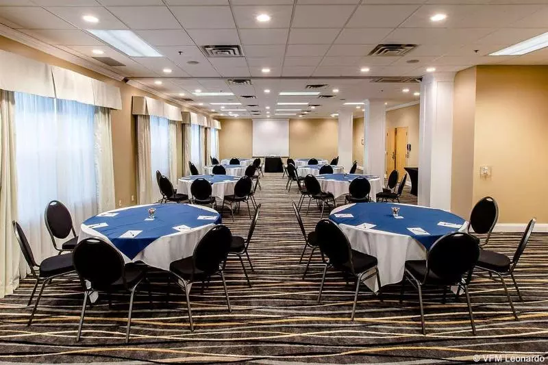 Cambridge Hotel And Conference Centre