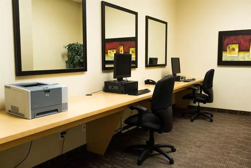 Cambridge Hotel And Conference Centre