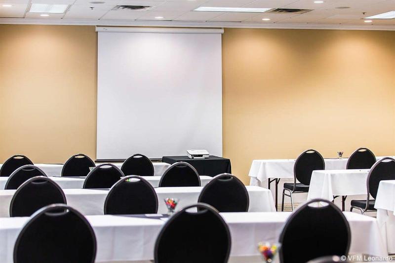 Cambridge Hotel And Conference Centre