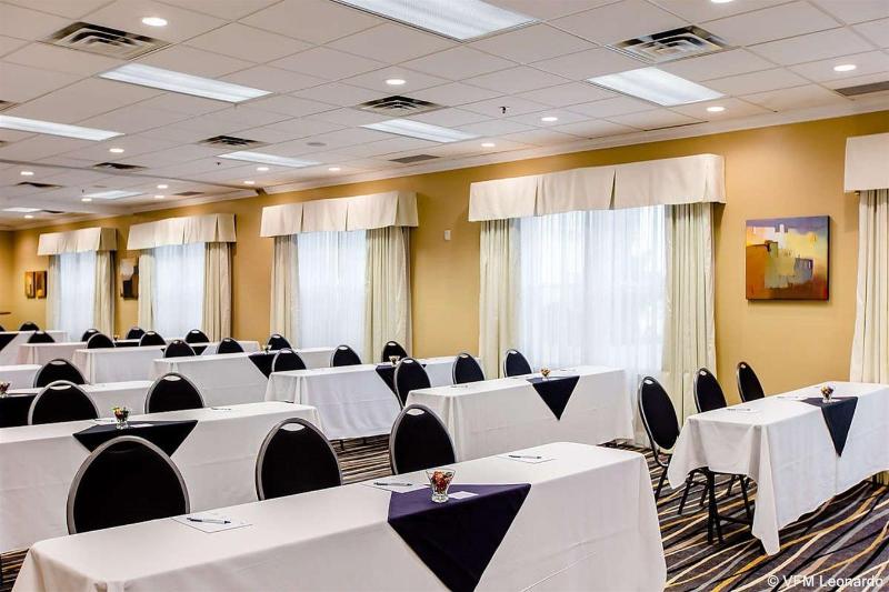 Cambridge Hotel And Conference Centre