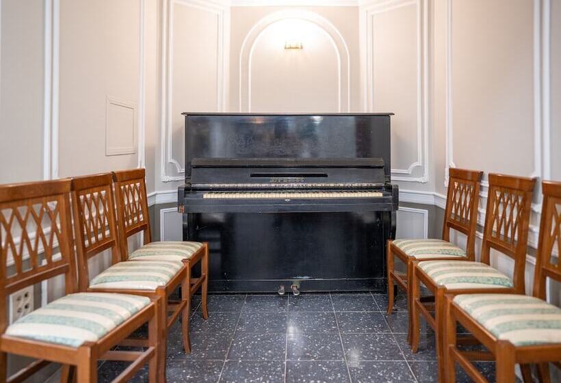 Gloria Hotel   Chelyabinsk