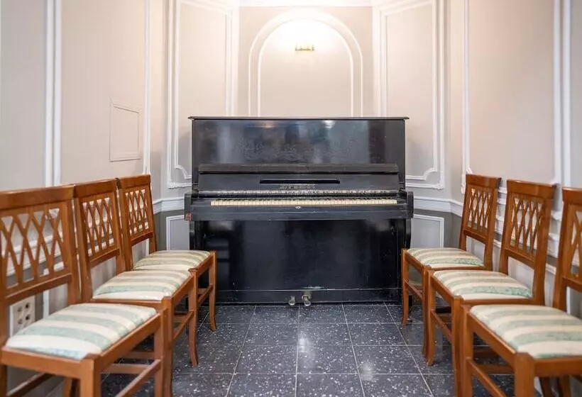 Gloria Hotel   Chelyabinsk