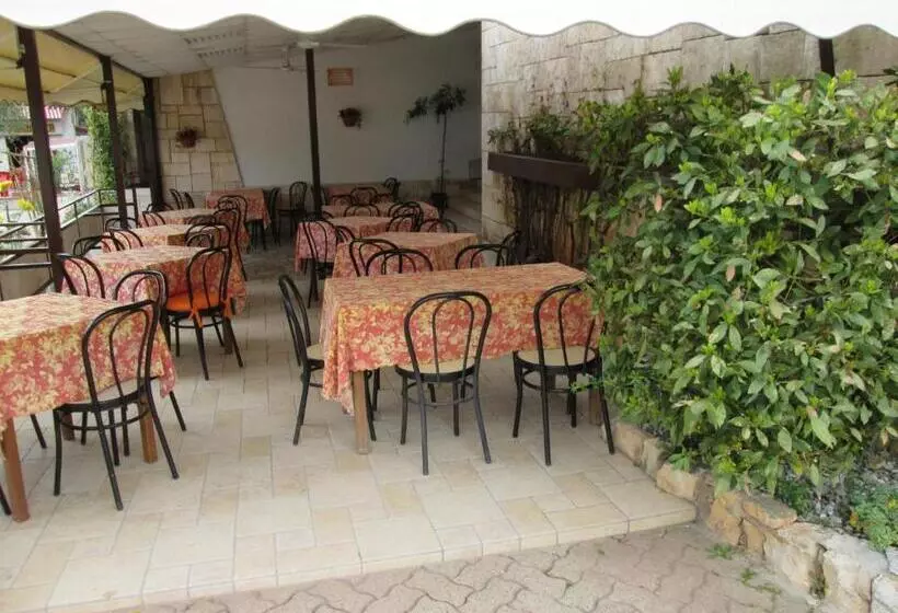 ホテル Autostello