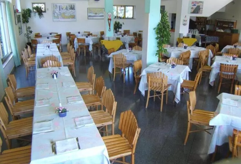 ホテル Autostello