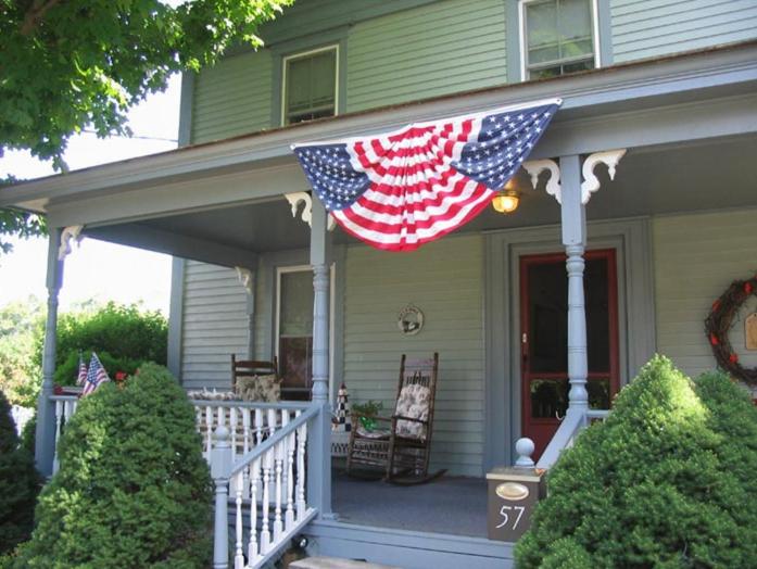 בית מלון כפרי Black Lantern B&b