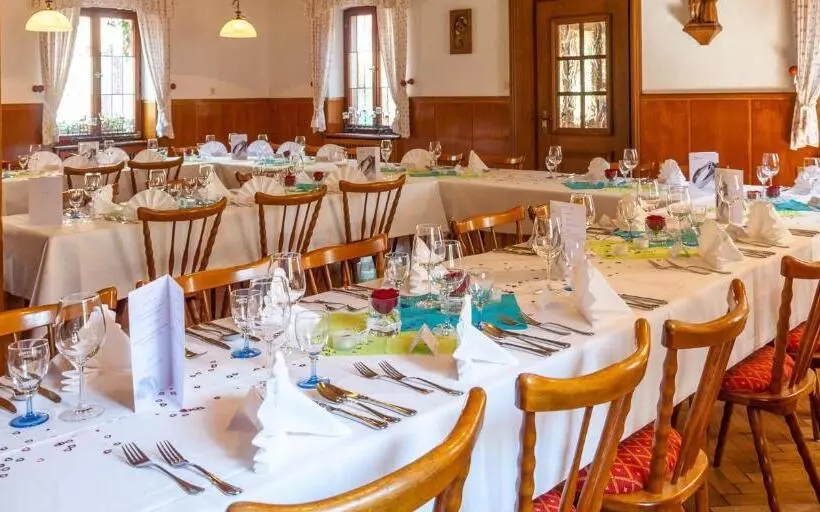 בית מלון כפרי Gasthof Und Pension Zum Kreuz