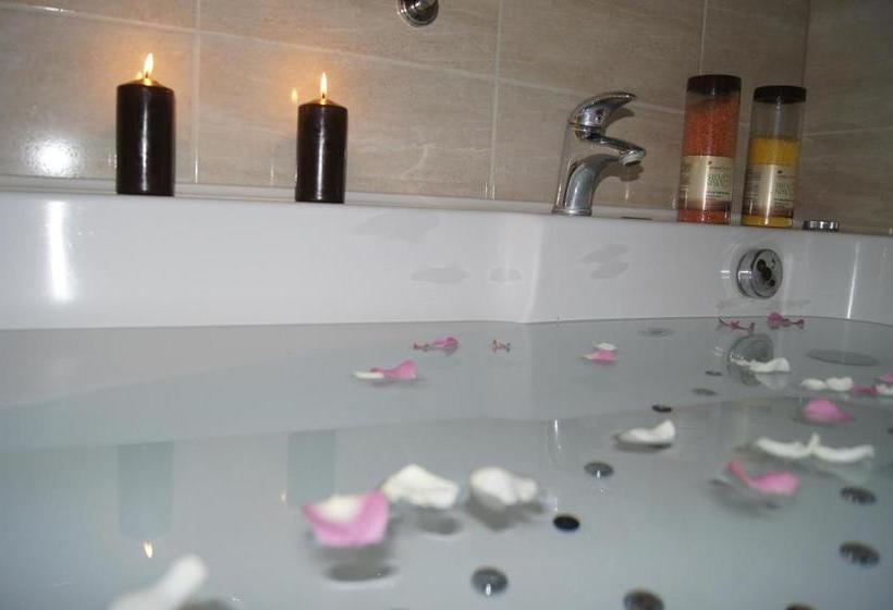 בית מלון כפרי Jantar