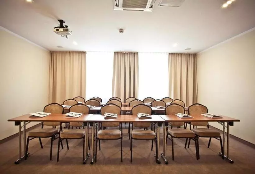 호텔 Mazovia Airport Modlin