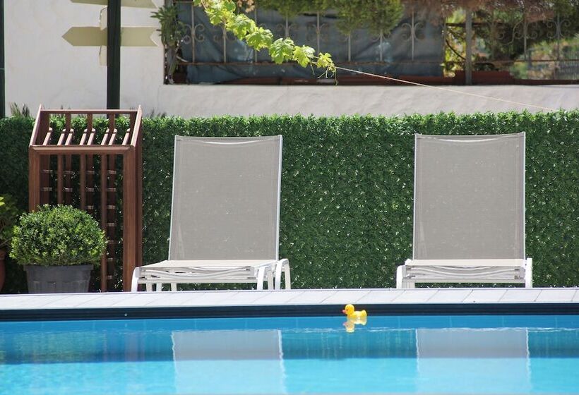 בית מלון כפרי Pacific