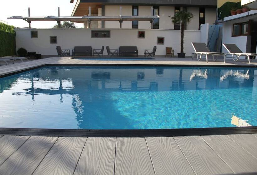 בית מלון כפרי Pacific