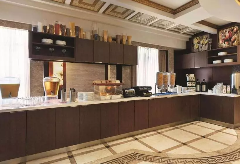 בית מלון כפרי Radisson Toronto Airport West