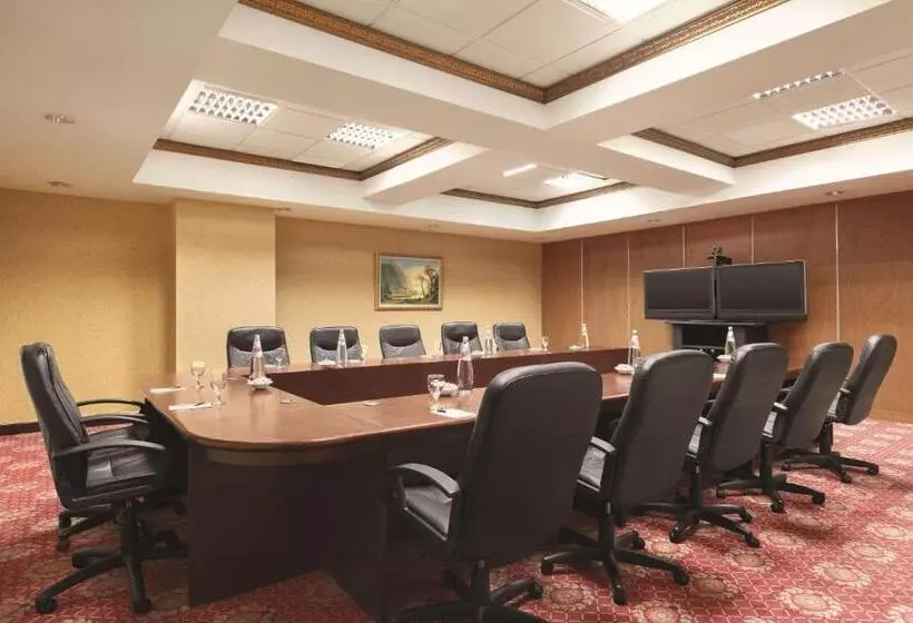 בית מלון כפרי Radisson Toronto Airport West