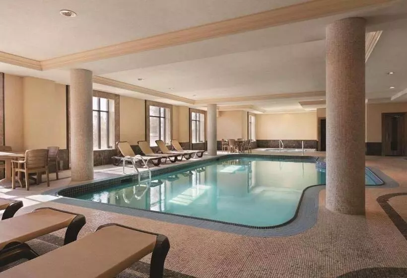 בית מלון כפרי Radisson Toronto Airport West