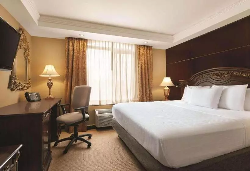 בית מלון כפרי Radisson Toronto Airport West