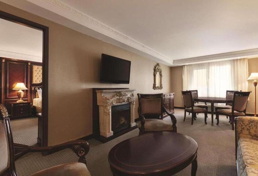 فندق Radisson Toronto Airport West