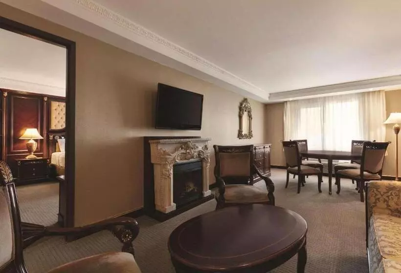 בית מלון כפרי Radisson Toronto Airport West