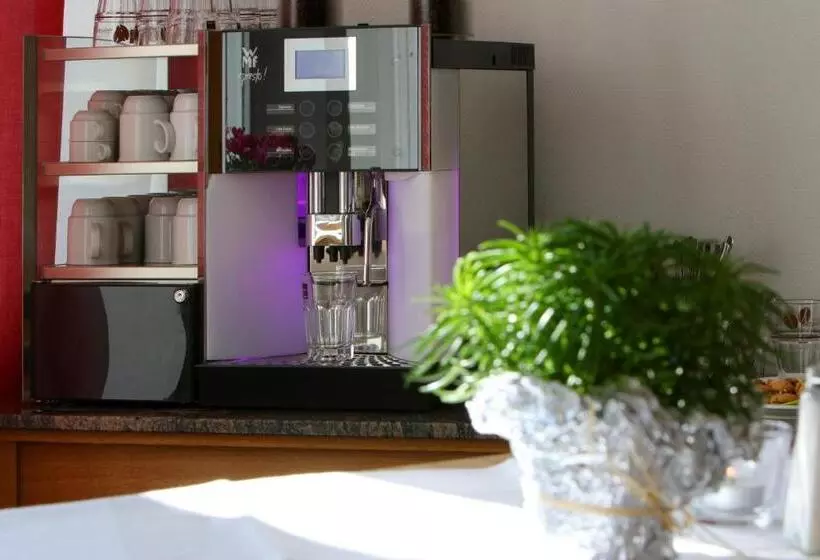 Отель Tagungshaus Regina Pacis