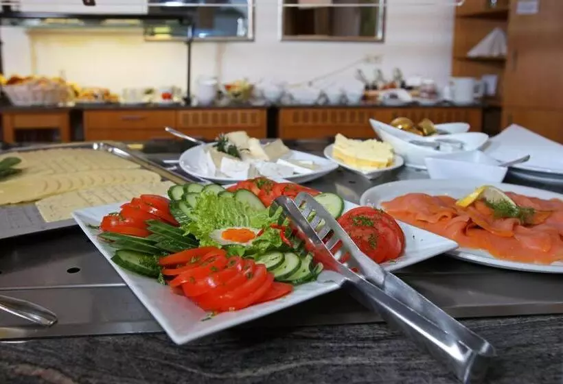 Отель Tagungshaus Regina Pacis