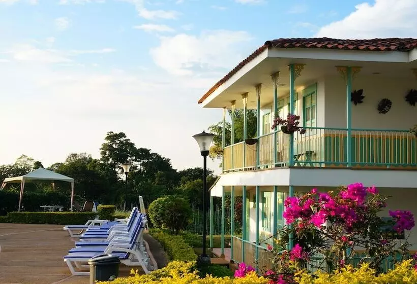 هتل Eden Parque Del Cafe