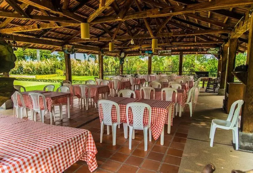 هتل Eden Parque Del Cafe