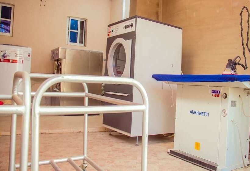 هتل Gpinnacle Suites