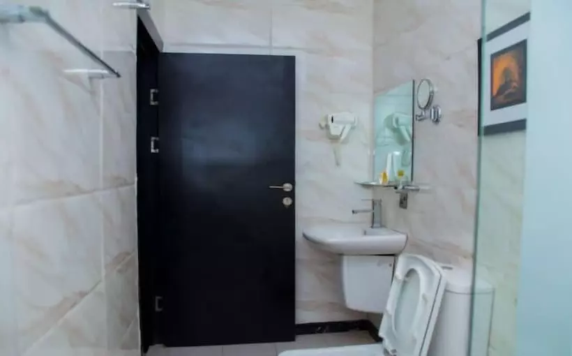 هتل Gpinnacle Suites