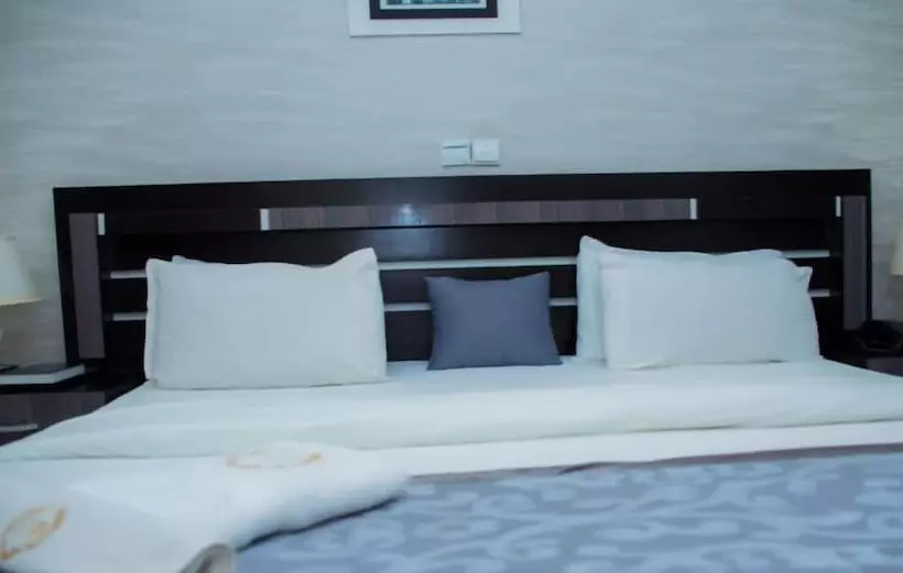 هتل Gpinnacle Suites