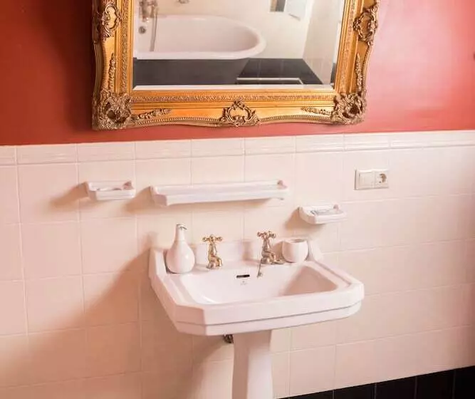 Hamilton's Bed & Breakfast