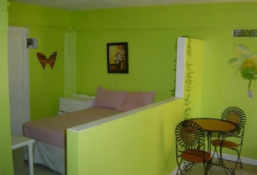 בית מלון כפרי Bay Hill Apartments