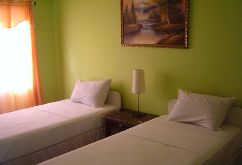 בית מלון כפרי Bay Hill Apartments