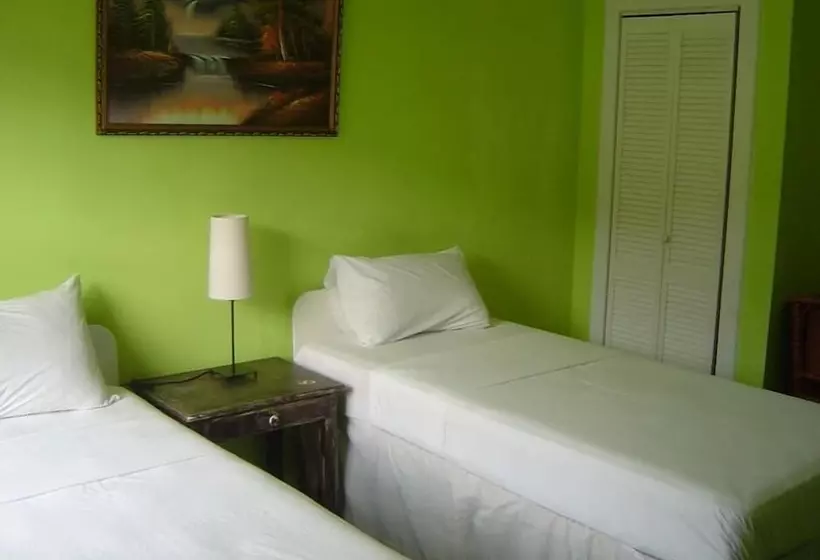 هتل Bay Hill Apartments