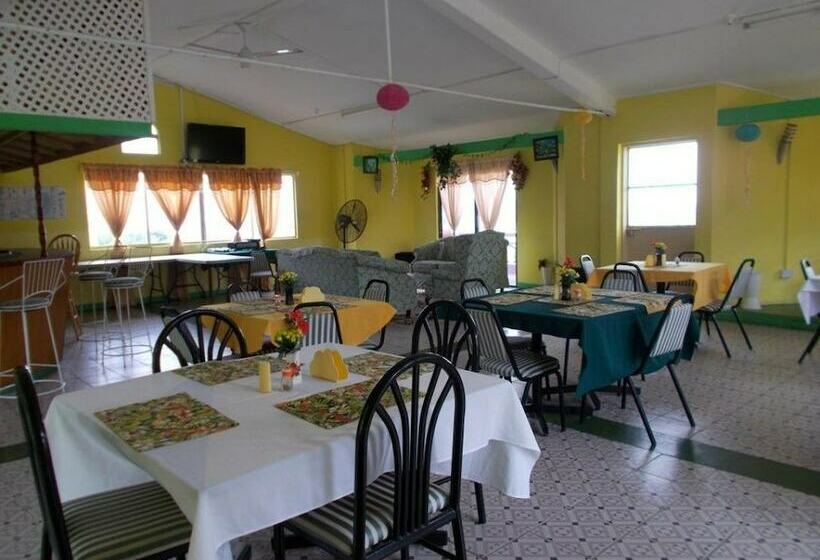 בית מלון כפרי Bay Hill Apartments