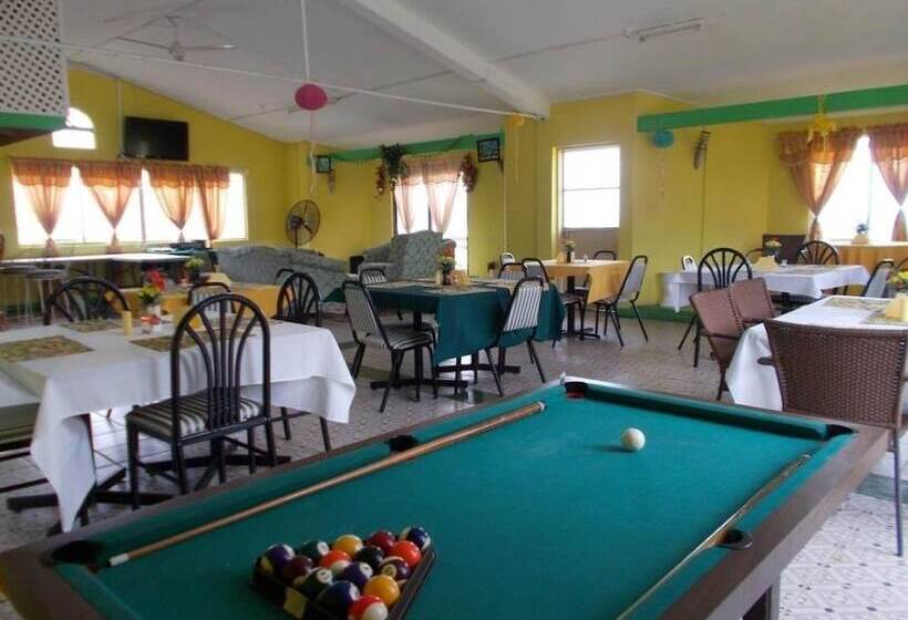 בית מלון כפרי Bay Hill Apartments