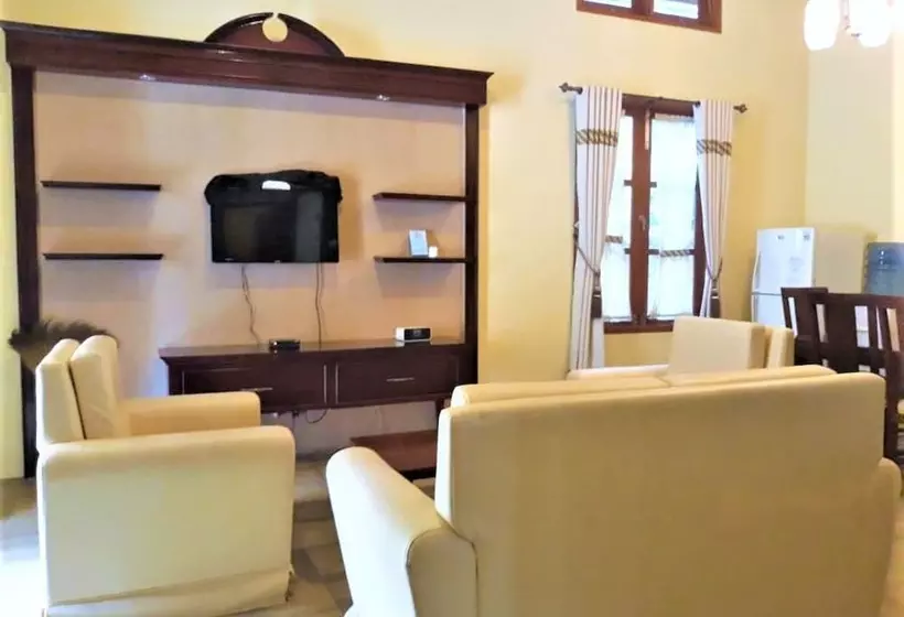 Hotelli Pesona Nirwana Resort By Zuzu