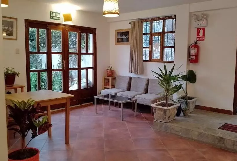 هتل Shumak Alpamayo Hostal Huaraz