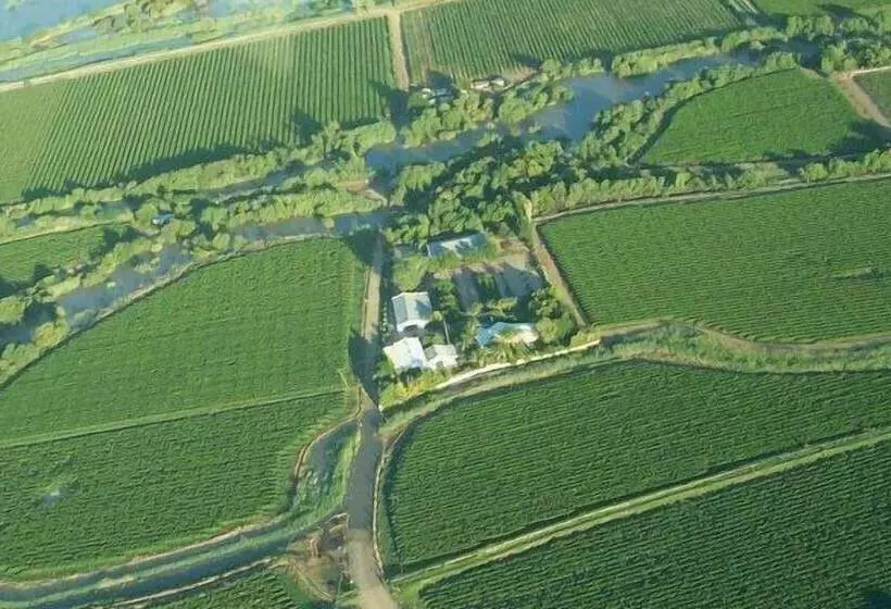 Majatalo African Vineyard Guest House