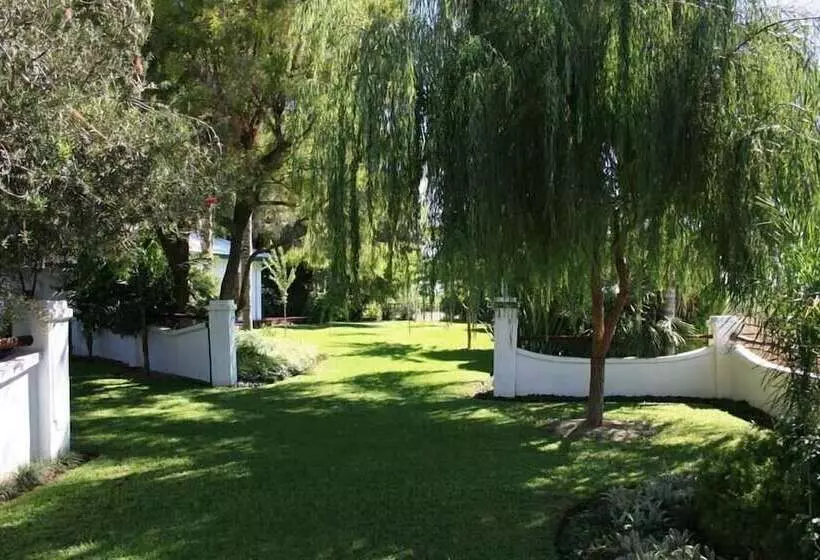 Majatalo African Vineyard Guest House