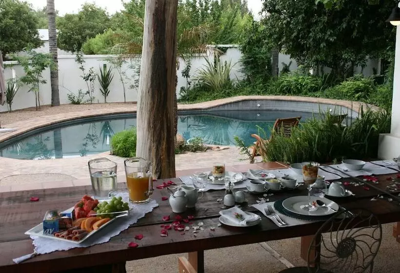 Majatalo African Vineyard Guest House