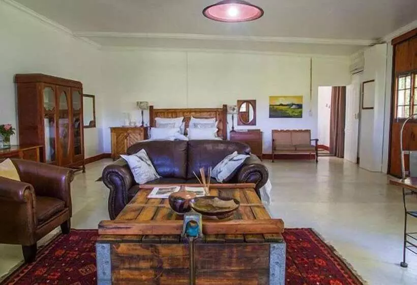 Majatalo African Vineyard Guest House