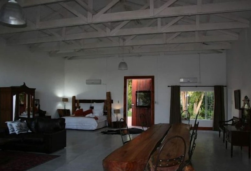 ペンション African Vineyard Guest House