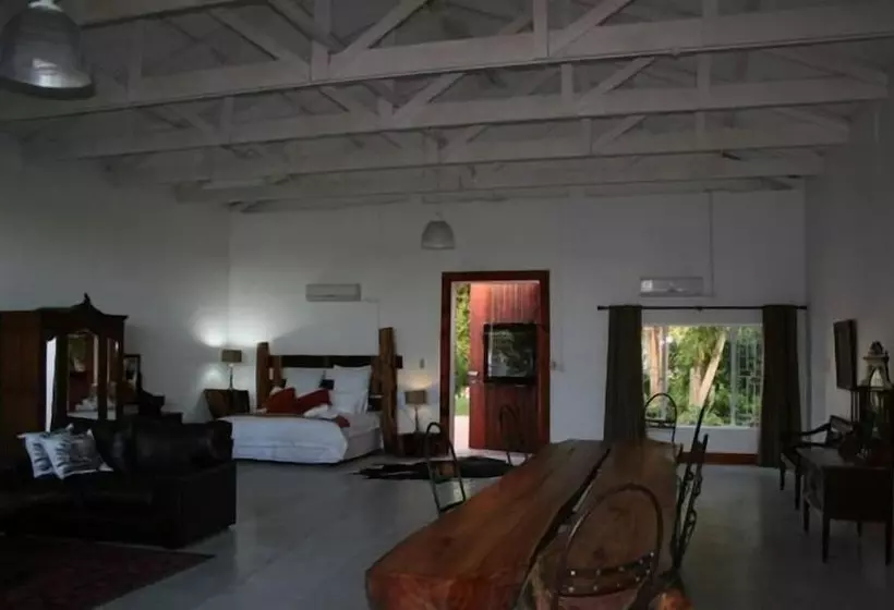 Majatalo African Vineyard Guest House