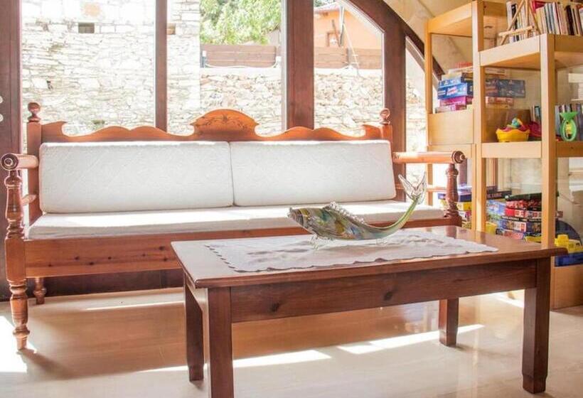 پانسیون 2 Houses And 2 Studios Small Group