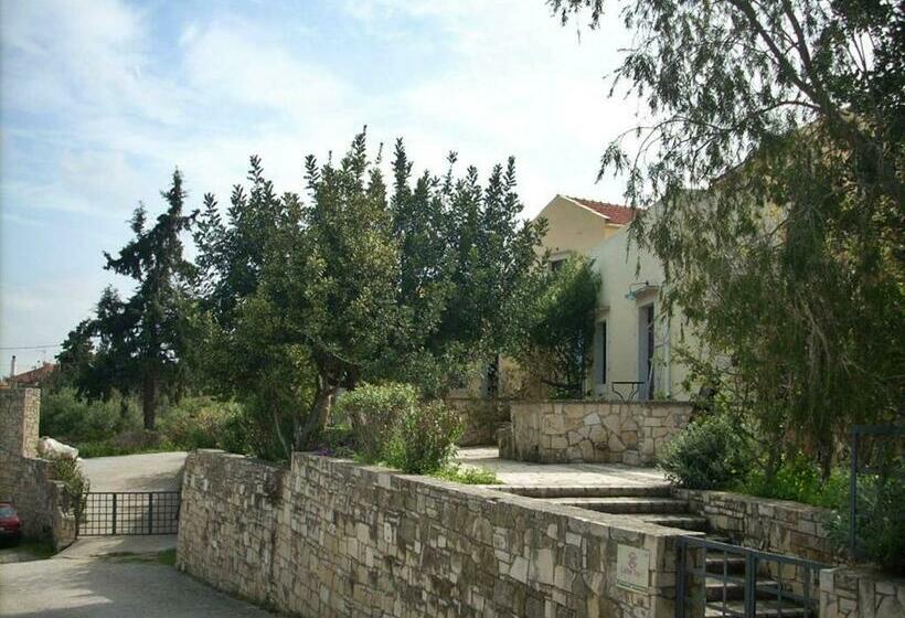 پانسیون 2 Houses And 2 Studios Small Group